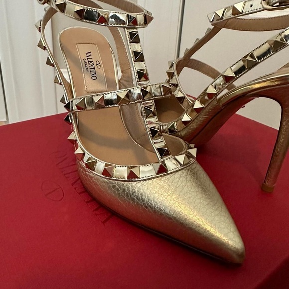Valentino rockstudd heels in gold - Picture 2 of 5